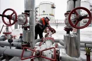 OPEC+ và Nga nhất trí giảm xuất khẩu dầu mỏ