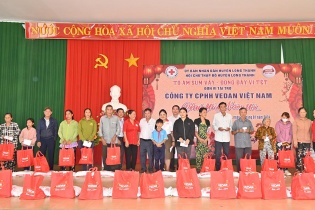 Vedan Việt Nam trao 1.000 phần quà Tết đến người dân có hoàn cảnh khó khăn