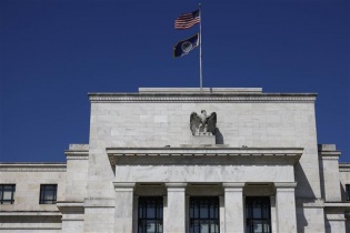 Fed: GDP của Mỹ năm 2024 dự báo tăng mạnh, dự kiến có 3 đợt cắt giảm lãi suất