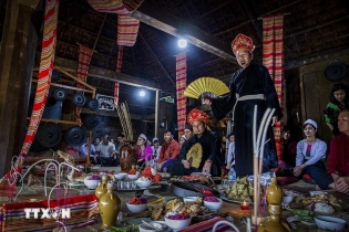 Gửi hồ sơ Di sản văn hóa phi vật thể "Mo Mường" và "Nghệ thuật Chèo" trình UNESCO