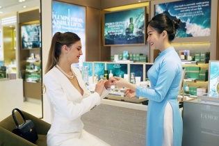 Chào hè rực rỡ, mua sắm sân bay siêu ưu đãi