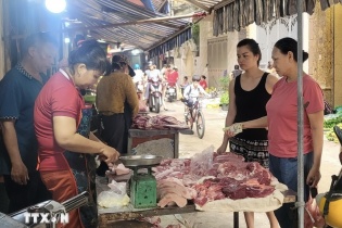 Thủ tướng yêu cầu không để xảy ra việc găm hàng, tăng giá bất hợp lý sau bão