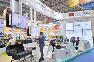 Ấn tượng với khu trưng bày sản phẩm kinh tế - quốc phòng Việt Nam tại CAEXPO 2024