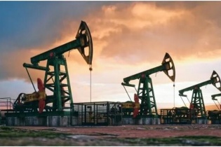 OPEC+ duy trì chính sách cắt giảm sản lượng dầu đến hết quý I/2025