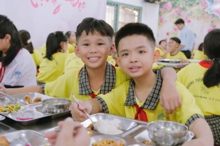 Dự án Bữa ăn học đường mở rộng đến những trường tiểu học chưa có bếp ăn