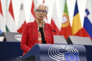 Chủ tịch ECB Christine Lagarde: Eurozone đang tiến rất gần đến mục tiêu lạm phát trung hạn 2%