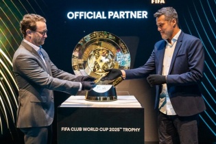 CES 2025: Hisense và FIFA giới thiệu thiết kế Cúp vô địch FIFA Club World Cup 2025 tới người hâm mộ