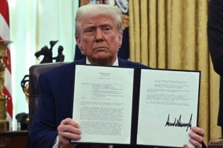 Tổng thống Donald Trump: Quốc gia nào áp thuế đối với Mỹ, chúng tôi sẽ đánh thuế lại