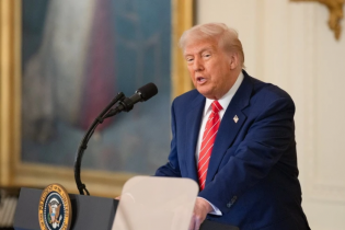 Tổng thống Mỹ Donald Trump đề nghị tăng thuế đối với người giàu từ 37% lên 39,6%