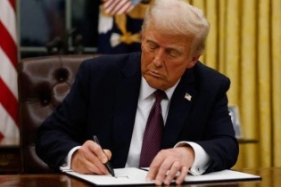 Tổng thống Mỹ Donald Trump ký ban hành Luật "Vĩ đại và Tuyệt đẹp" trị giá 4.500 tỷ USD
