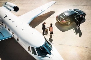 Chính phủ ban hành Nghị định quy định miễn thị thực với người nước ngoài thuộc diện đặc biệt