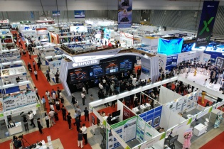 Cải tiến và khuyến khích sử dụng năng lượng sạch để bảo vệ môi trường