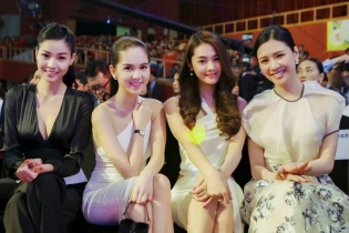 Ngọc Trinh cùng dàn mỹ nhân Việt trên thảm đỏ Hàn Quốc