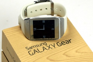 Samsung tính ra smartwatch mới cạnh tranh với Apple Watch