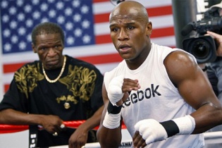 Võ sĩ Pacquiao chi 40 triệu đôla mua vé cho đoàn tuỳ tùng