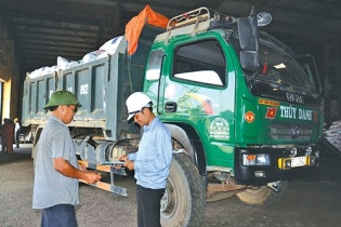 Cảng Cửa Lò kiểm soát tải trọng xe kiểu... nửa vời (!?)