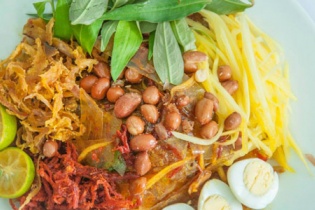 Bài học đắt giá khi kinh doanh đồ ăn vặt