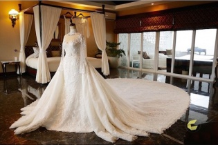 Ngắm váy cưới dài 10m của vợ Thượng nghị sĩ Philippines