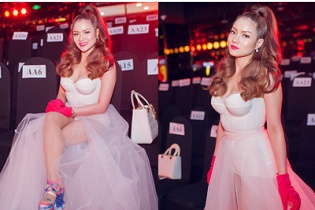 Thủy Top diện đầm ren sexy với giày sặc sỡ