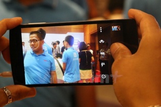 Bkav “xoa dịu” khách hàng thế nào khi chậm nhận được Bphone?