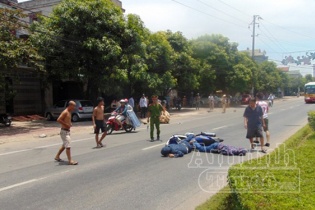 2 thanh nhiên chạy quá tốc độ rồi tông 1 cảnh sát giao thông trọng thương 