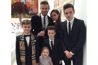 Gia đình Becks gây sốt khi mừng ngày kỷ niệm 16 năm ngày cưới