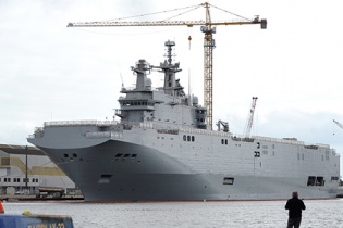 Pháp thà chịu phạt 1 tỷ USD, không bán tàu sân bay cho Trung Quốc