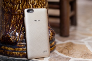 Smartphone Honor 4C chip 8 nhân, giá hơn 3 triệu đồng sắp bán ở VN