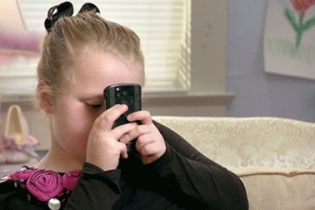 Giật mình những con số về sự phụ thuộc của thiếu niên vào mạng xã hội