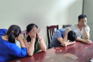 Bi hài dân phe vé trận Việt Nam - Manchester City bán ngược lại quầy