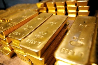 Giá vàng châu Á giảm thấp nhất trong hơn 5 năm qua