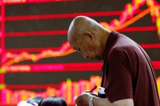 Chứng khoán Trung Quốc giảm mạnh nhất 8 năm