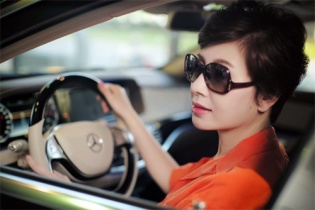 Cận cảnh Maybach S600 màu ruby của nữ doanh nhân Hà Nội