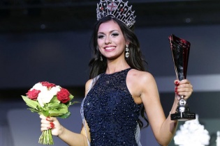 Người đẹp 19 tuổi đăng quang Hoa hậu Miss England 2015