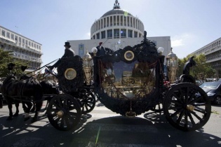 Trùm mafia Rome gây sốc bằng đám tang theo kiểu phim "Bố già"