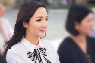 Người đẹp Giáng My cùng bạn bè trao tặng 23 ngôi nhà tình nghĩa