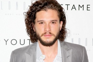 Nam diễn viên Game of Thrones vô tình hé lộ Jon Snow vẫn sống