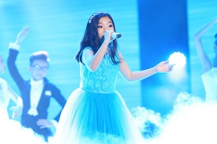 Huấn luyện viên Lưu Hương Giang căng thẳng vì giọng hát opera nhí