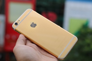 Cận cảnh iPhone 6s mạ vàng 24K đầu tiên ở Việt Nam