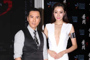 Hùng Đại Lâm sexy khiến Chung Tử Đơn đỏ mặt