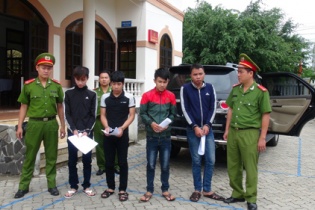 4 thanh niên lừa tin nhắn trúng thưởng chiếm đoạt 2 tỷ đồng