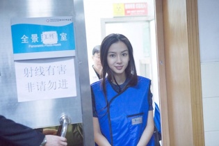 Đánh giá gương mặt Angelababy không "dao kéo" lại bùng nổ tranh cãi