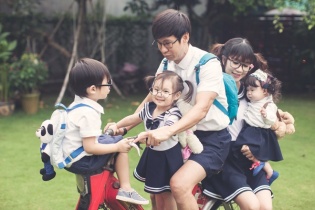 Gia đình Lý Hải chụp ảnh kỷ niệm con trai đầu lên 4 tuổi