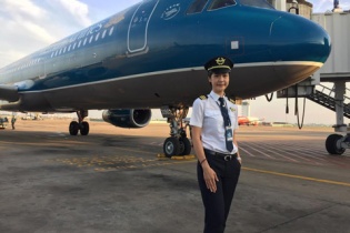 Nữ cơ trưởng Vietnam Airlines xinh hơn hotgirl