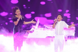 Ca sỹ Thu Minh gây tranh cãi khi song ca lấn át thí sinh Tiến Quang
