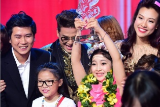 Những khoảnh khắc đáng yêu của Hồng Minh đêm chung kết The Voice Kids