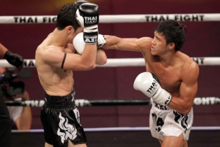 Võ sĩ Duy Nhất gây sốc tại Thai Fight Vietnam 2015