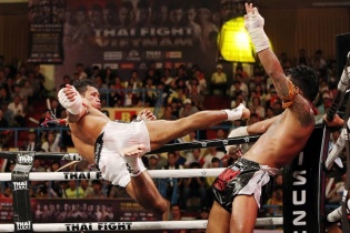 Những pha đánh tàn khốc trong giải Quyền Thái ở Việt Nam