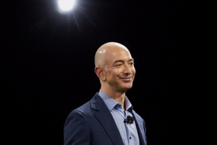 Ông chủ Amazon vươn lên ngôi giàu thứ 4 thế giới