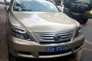 Tạm giữ xe Lexus LS600hL đeo biển 80A-919.99 vì nghi là biển giả
